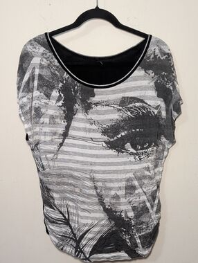 Edista Gray + White Striped T-shirt Abstract Face + Feathers Graphic Women's S